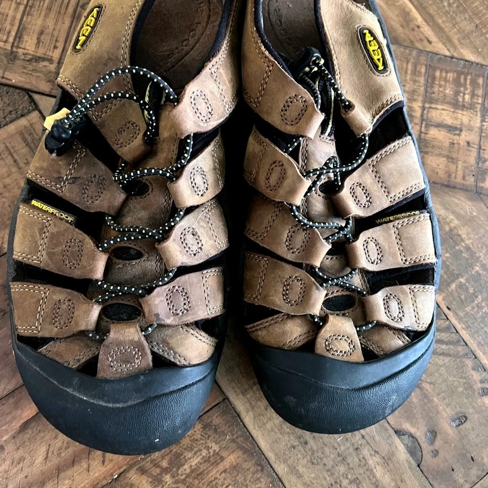 Keen Newport Sandals 9.5 Mens Leather Waterproof Fisherman Brown Gorpcore Hiking